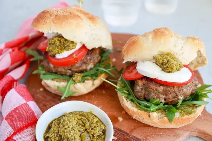 Hamburger Caprese