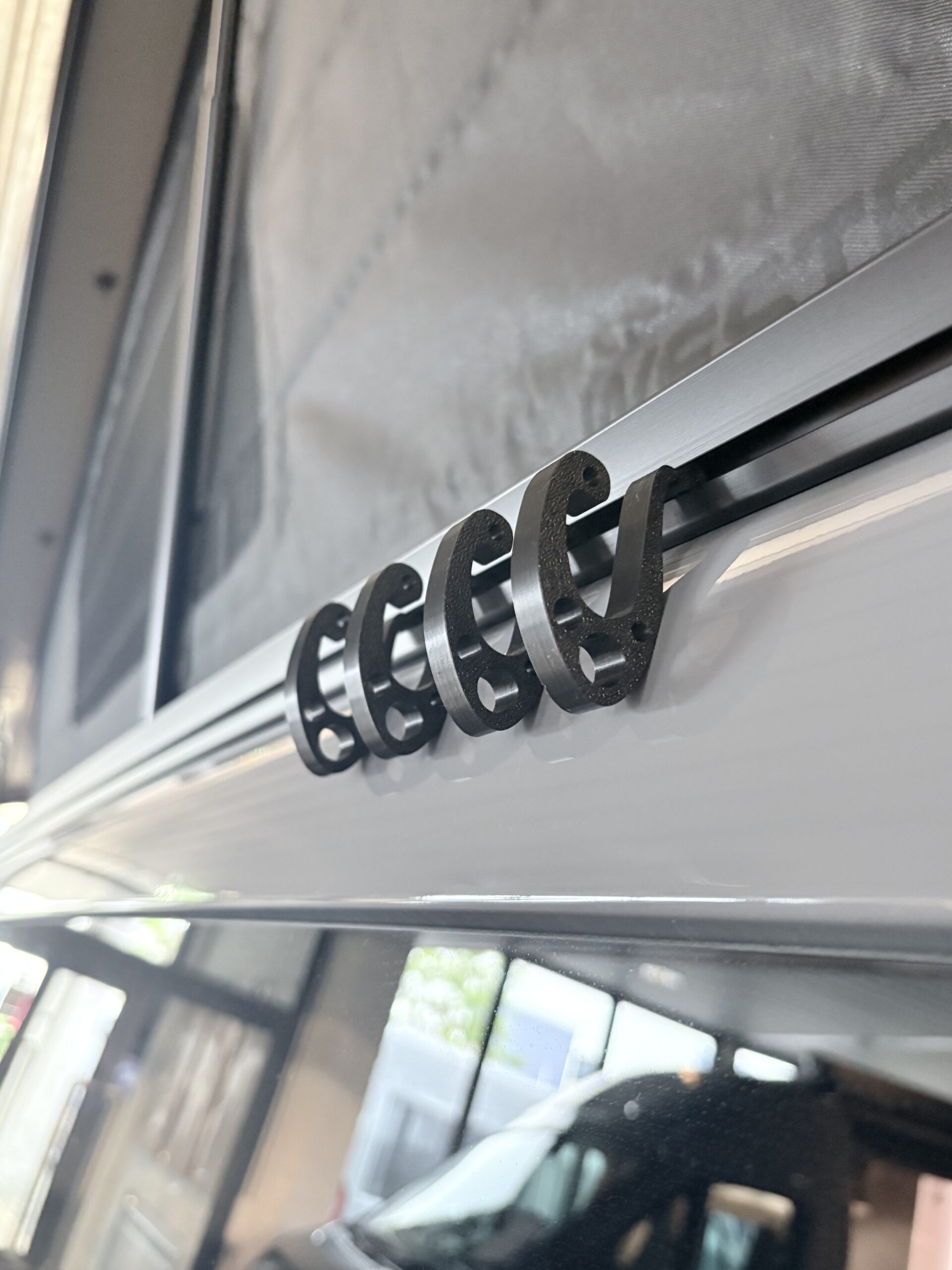Haakjes voor Westfalia rail nieuwe kleur! - Image 2