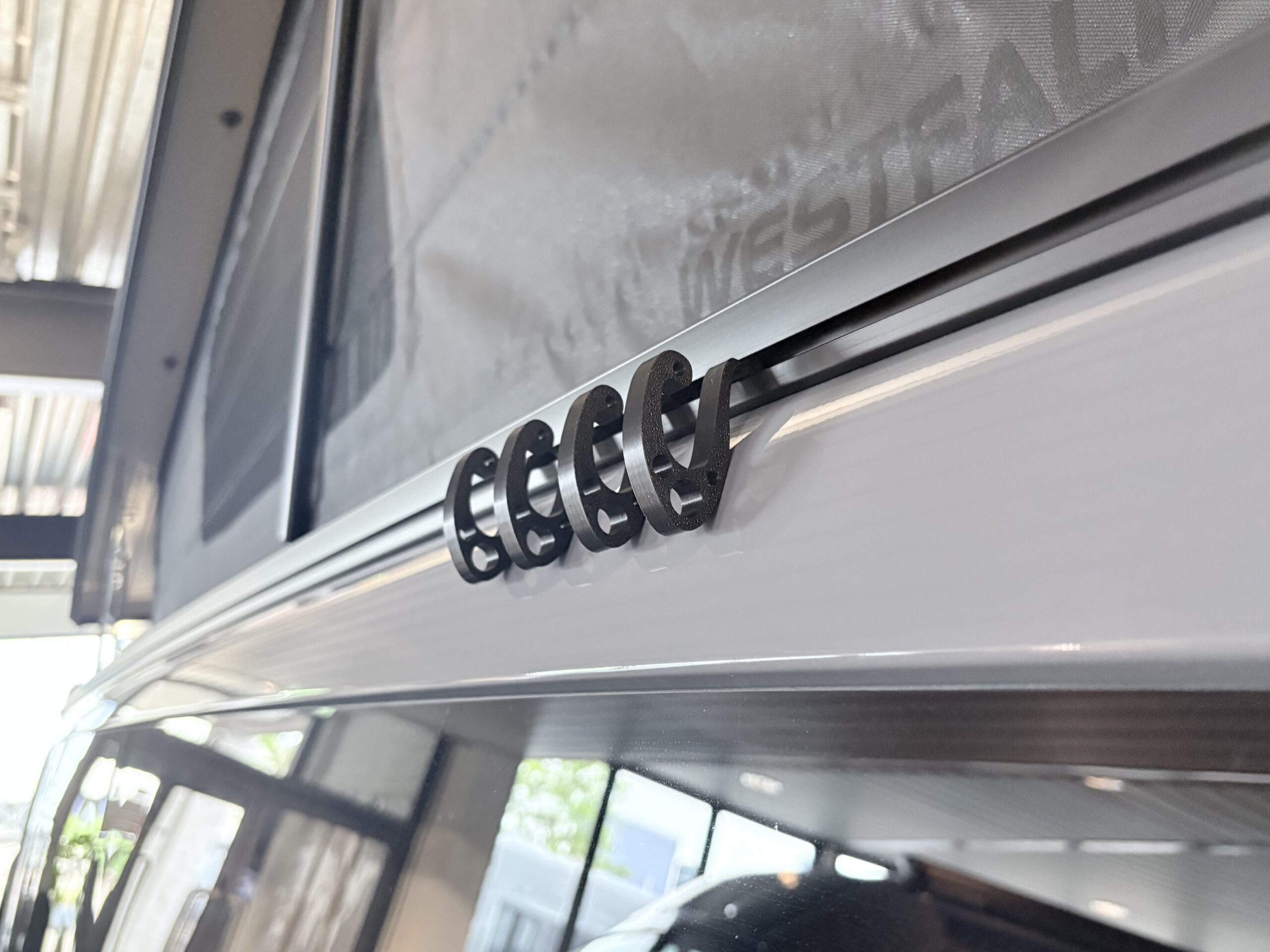 Haakjes voor Westfalia rail nieuwe kleur!